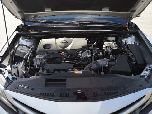 Used 2021 Toyota Camry SE image 16