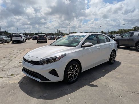 Certified 2024 Kia Forte LXS FWD image 4