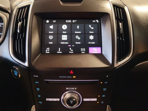Used 2018 Ford Edge Titanium FWD image 25