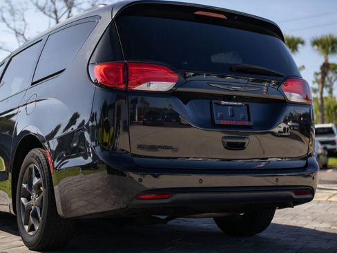 Used 2019 Chrysler Pacifica Touring-L w/ Advanced Safetytec Group FWD image 10