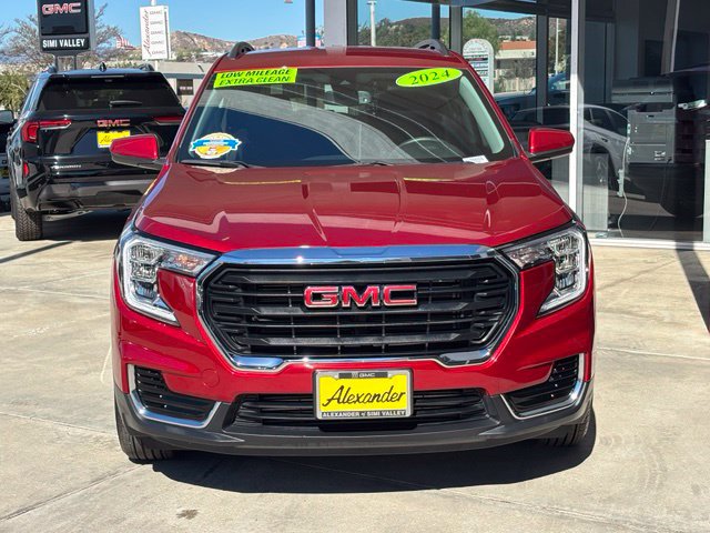 Used 2024 GMC Terrain SLE w/ Driver Convenience Package FWD image 10