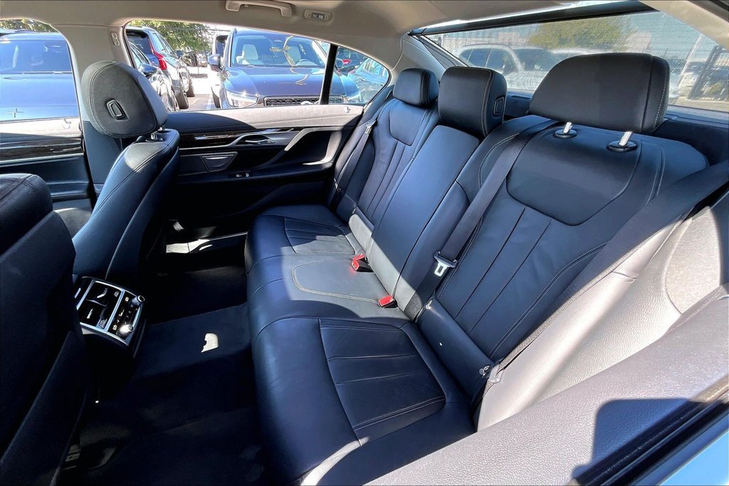 Used 2019 BMW 740i RWD image 30