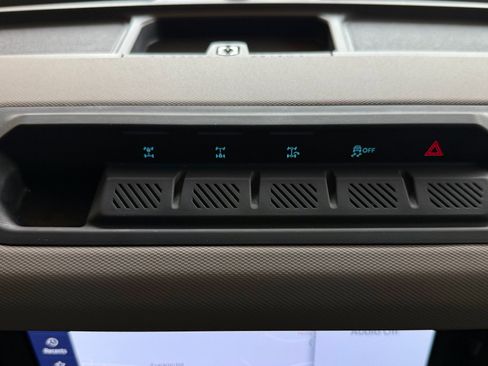 Used 2023 Ford Bronco Wildtrak AWD/4WD image 34