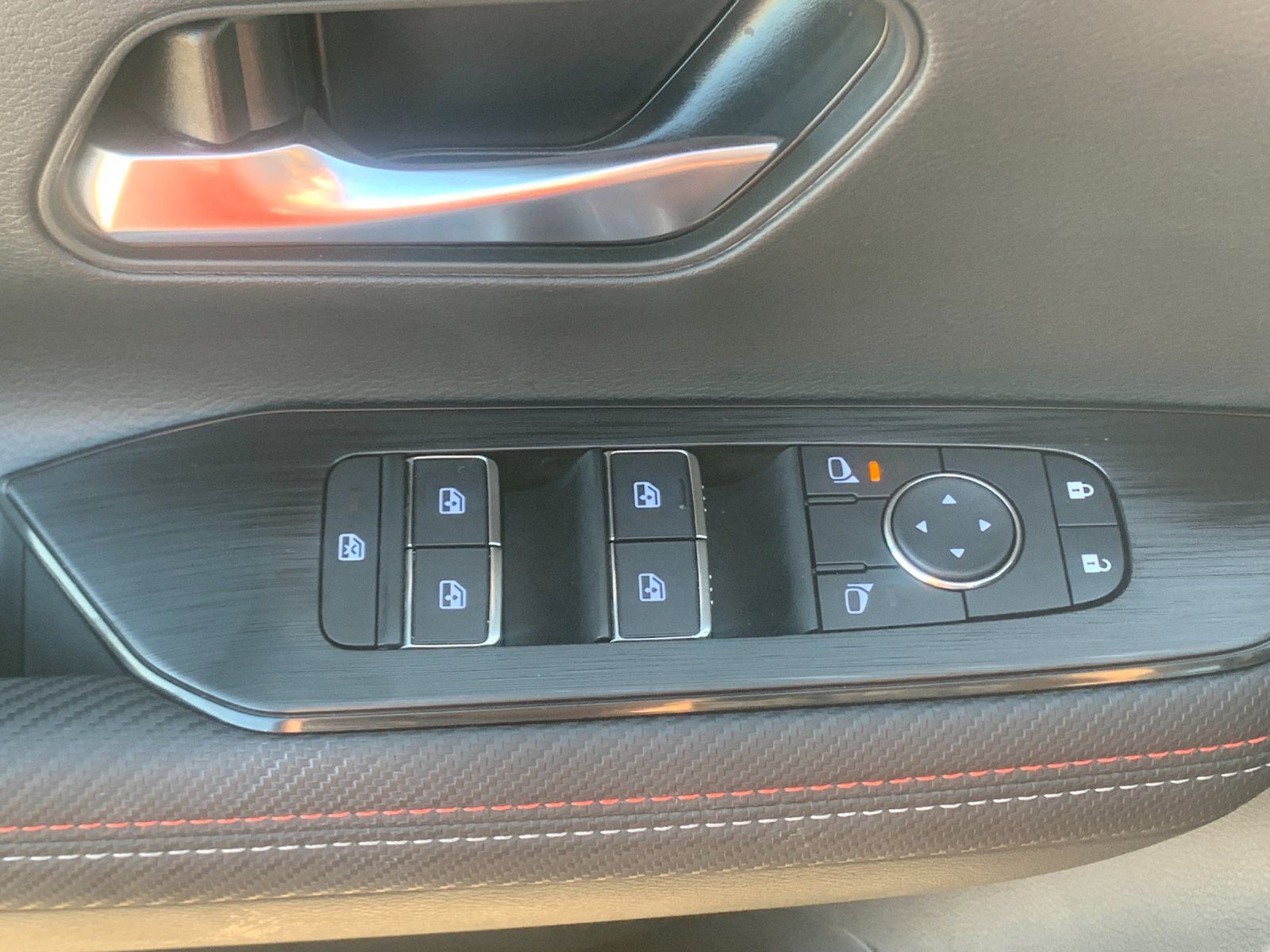 Used 2026 Nissan Kicks SR FWD image 14