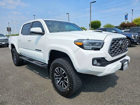 Used 2022 Toyota Tacoma TRD Sport w/ Black Out Package (TMS) AWD/4WD image 3
