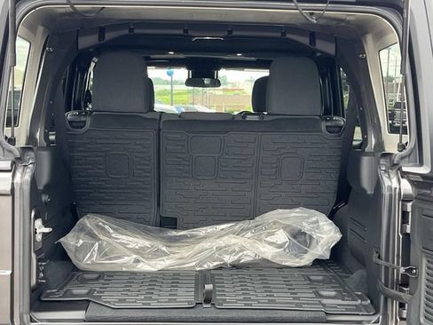 Used 2024 Jeep Wrangler Unlimited Sport AWD/4WD image 6