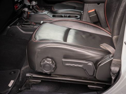 Used 2020 Jeep Gladiator Rubicon w/ Uconnect 4C Nav & Sound Group image 14