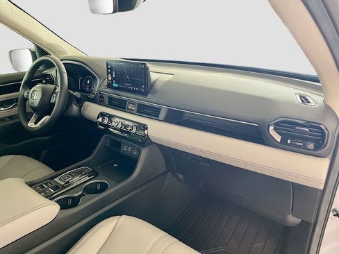 Used 2025 Honda Pilot Touring image 33
