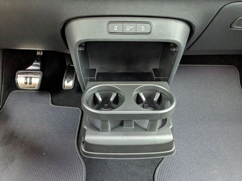 New 2025 Volkswagen ID. Buzz Pro S RWD image 9