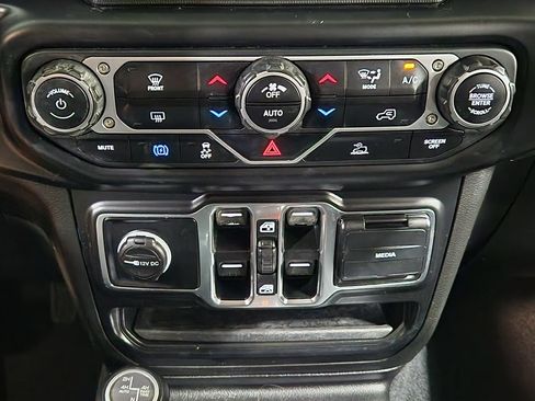 Used 2021 Jeep Wrangler Unlimited Sahara AWD/4WD image 38