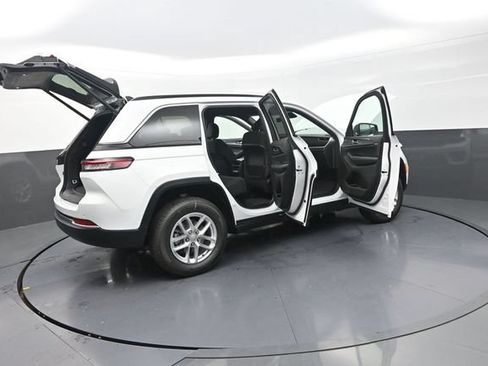 Used 2026 Jeep Grand Cherokee Laredo X AWD/4WD image 35