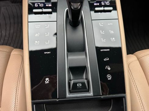 Certified 2023 Porsche Macan image 26