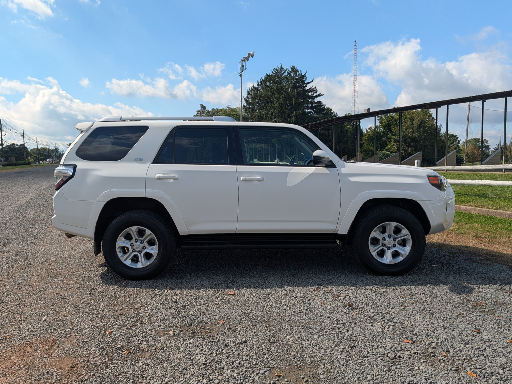 Used 2016 Toyota 4Runner SR5 AWD/4WD image 4