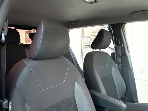 Used 2019 Nissan Kicks SV FWD image 18