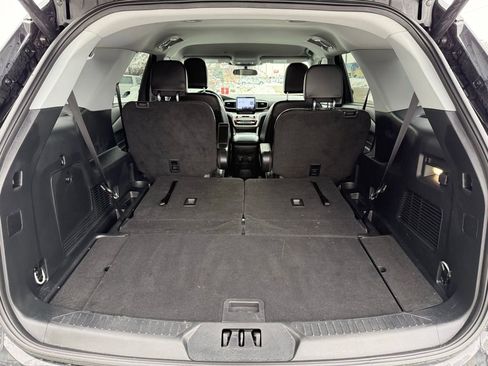 Used 2023 Ford Explorer XLT w/ Equipment Group 202A image 22