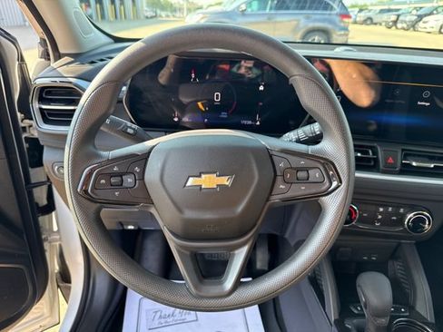 Used 2024 Chevrolet TrailBlazer LS w/ LS Convenience Package FWD image 17