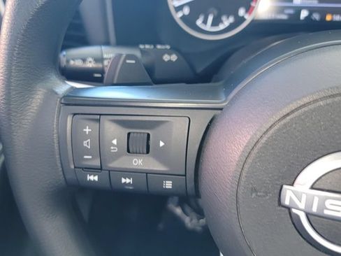 Used 2024 Nissan Rogue S AWD/4WD image 19