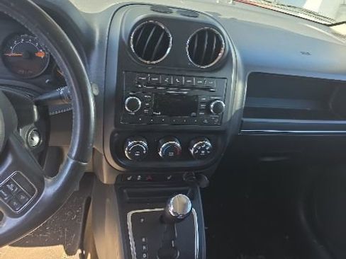 Used 2016 Jeep Patriot Latitude AWD/4WD image 5