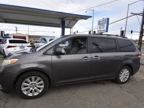 Used 2012 Toyota Sienna Limited image 7