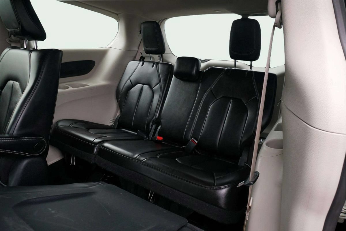 Used 2023 Chrysler Pacifica Touring-L FWD image 20