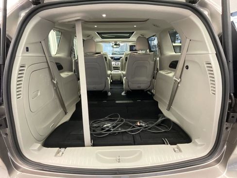 Used 2018 Chrysler Pacifica Limited w/ Advanced Safetytec Group image 19