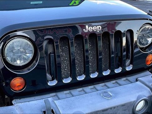 Used 2012 Jeep Wrangler Unlimited Rubicon w/ Connectivity Group image 26