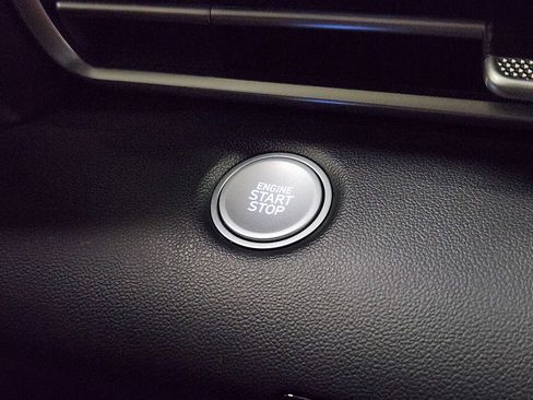 Used 2022 Hyundai Elantra SEL w/ Convenience Package FWD image 39
