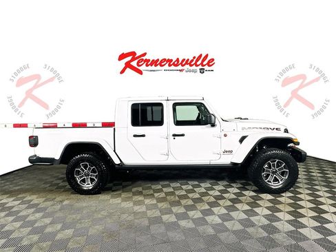 New 2025 Jeep Gladiator Mojave image 8