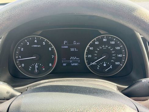 Used 2017 Hyundai Elantra SE FWD image 31
