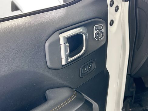 Used 2021 Jeep Wrangler Unlimited Sahara AWD/4WD image 18