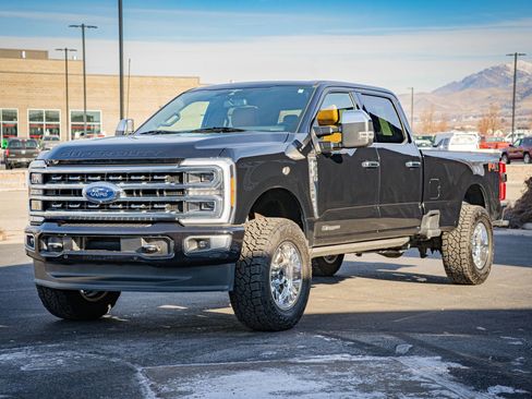 Used 2023 Ford F350 Platinum image 11