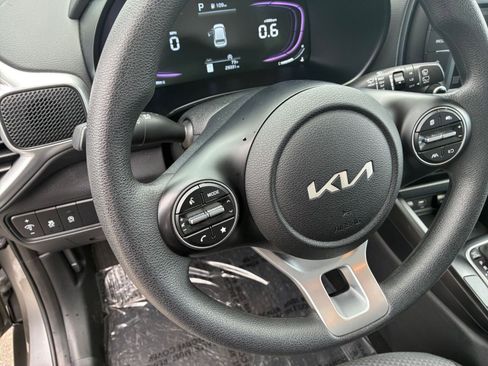 Used 2025 Kia Soul LX w/ LX Technology Package FWD image 28