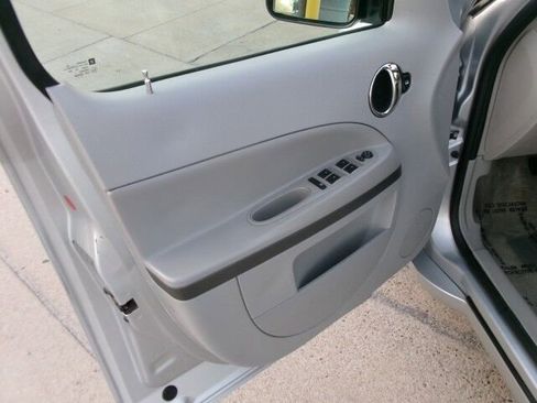 Used 2011 Chevrolet HHR LT image 13