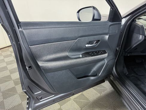 Certified 2025 Nissan Kicks SV image 33