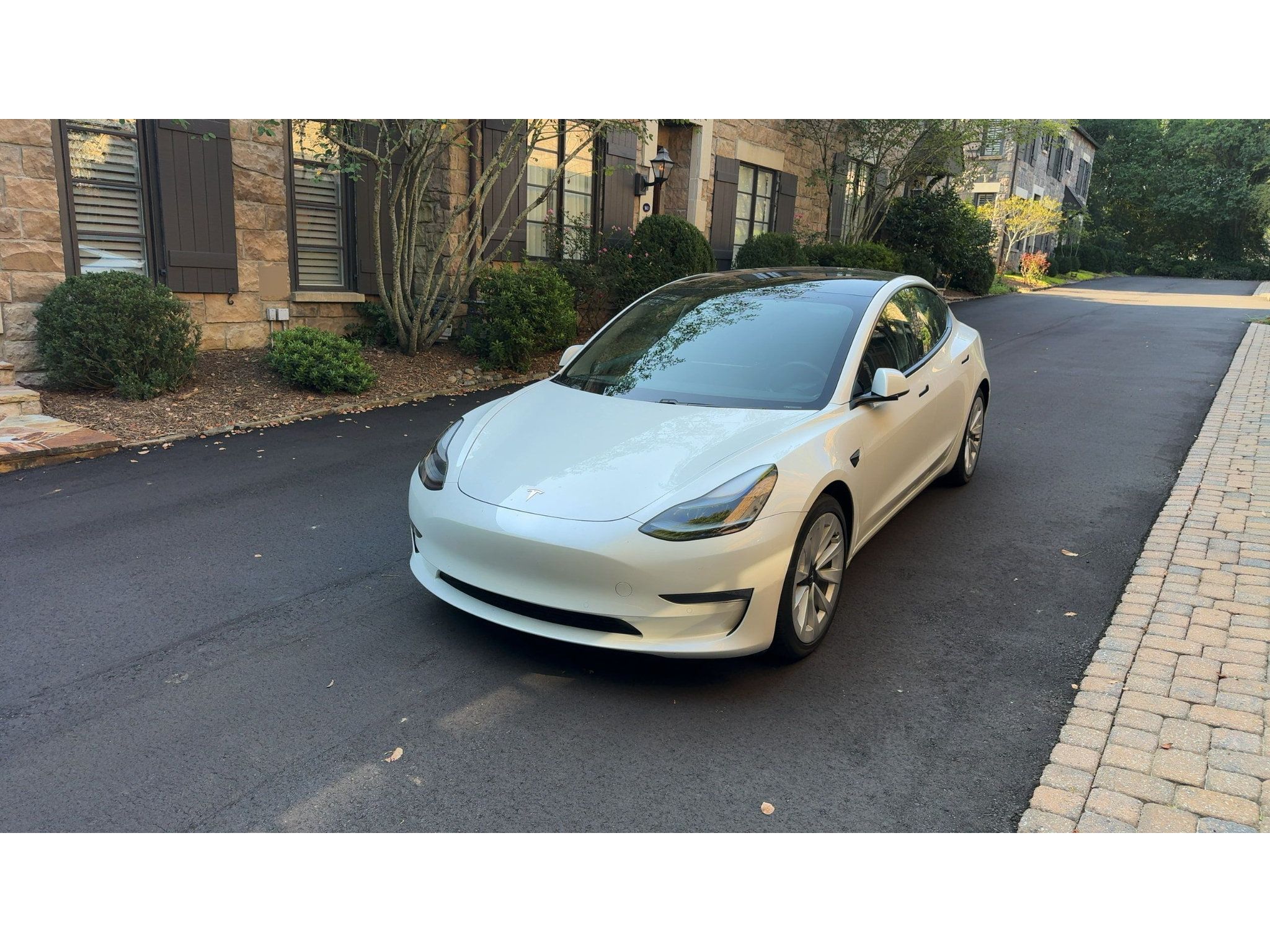 Used 2021 Tesla Model 3 Standard Range Plus RWD image 1