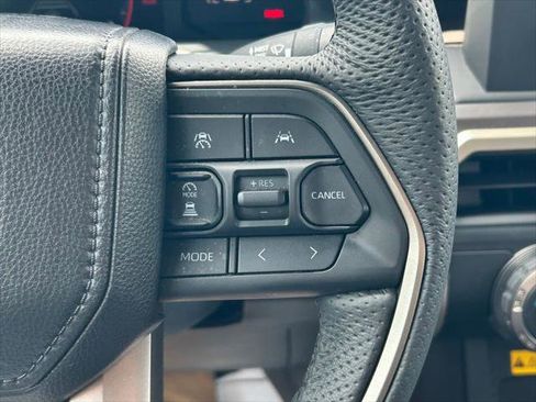 Certified 2025 Toyota Tacoma SR5 AWD/4WD image 39