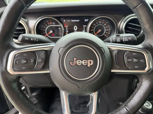 Used 2019 Jeep Wrangler Unlimited Sahara AWD/4WD image 13