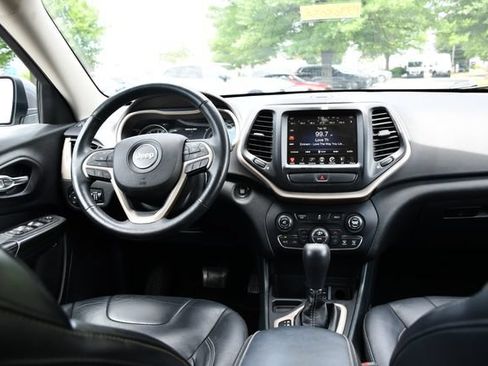Used 2017 Jeep Cherokee Limited FWD image 21