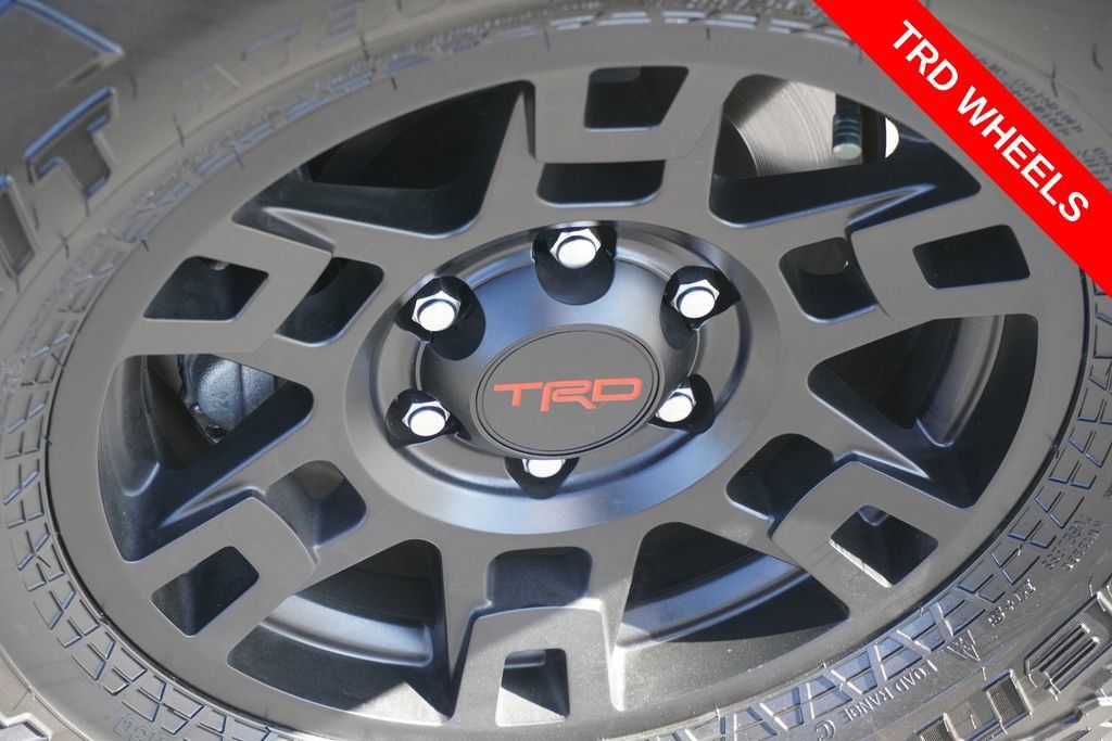 Used 2023 Toyota 4Runner TRD Off-Road Premium w/ Off Road Premium Plus Package AWD/4WD image 4