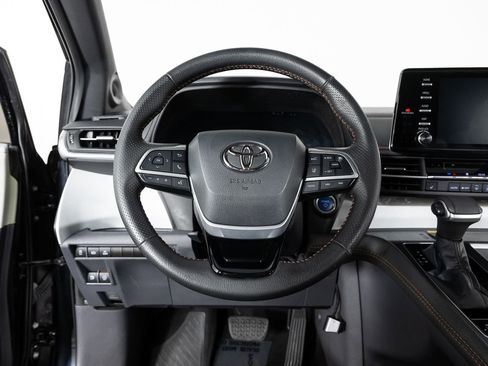 Used 2022 Toyota Sienna XSE w/ XSE Plus Package image 32