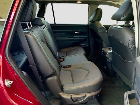 Used 2026 Toyota Grand Highlander AWD Hybrid image 22