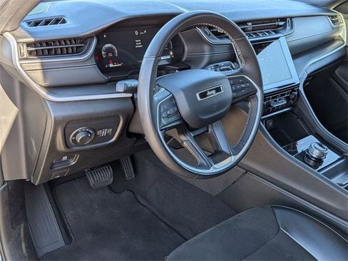 Certified 2024 Jeep Grand Cherokee L Laredo image 11