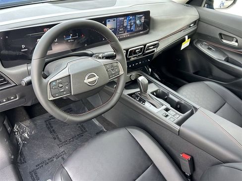 New 2026 Nissan Sentra SR w/ SR Premium Package FWD image 12
