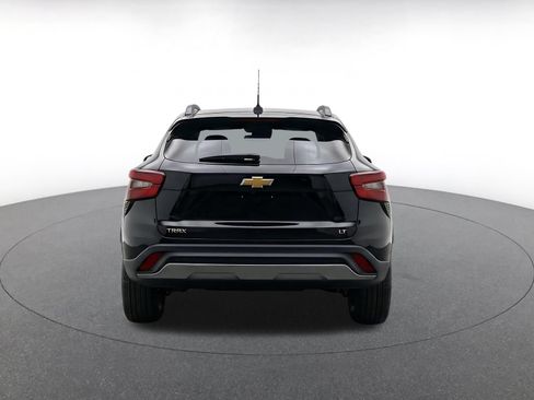 Used 2025 Chevrolet Trax LT FWD image 6