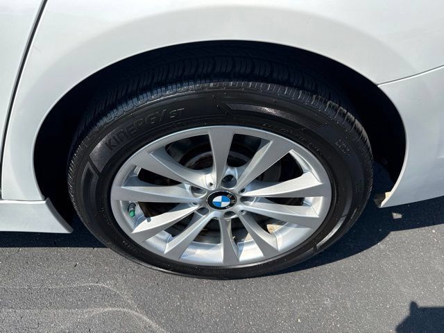 Used 2017 BMW 320i xDrive Sedan AWD/4WD image 10