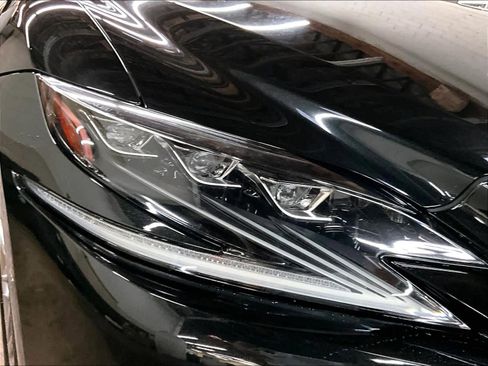 Used 2018 Lexus LS 500 w/ Accessory Package (Z1) image 30