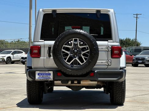 Used 2024 Jeep Wrangler Sahara image 4