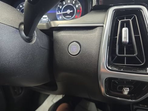 Used 2023 Kia Sorento SX AWD/4WD image 24