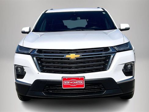 Used 2023 Chevrolet Traverse LT image 3