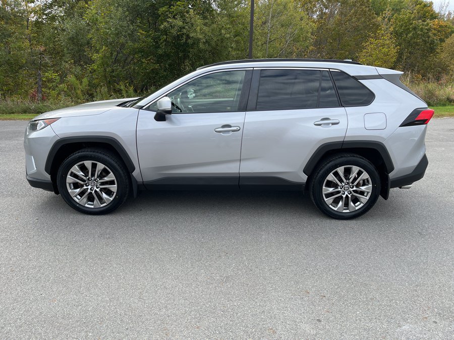Used 2020 Toyota RAV4 XLE Premium AWD/4WD image 4